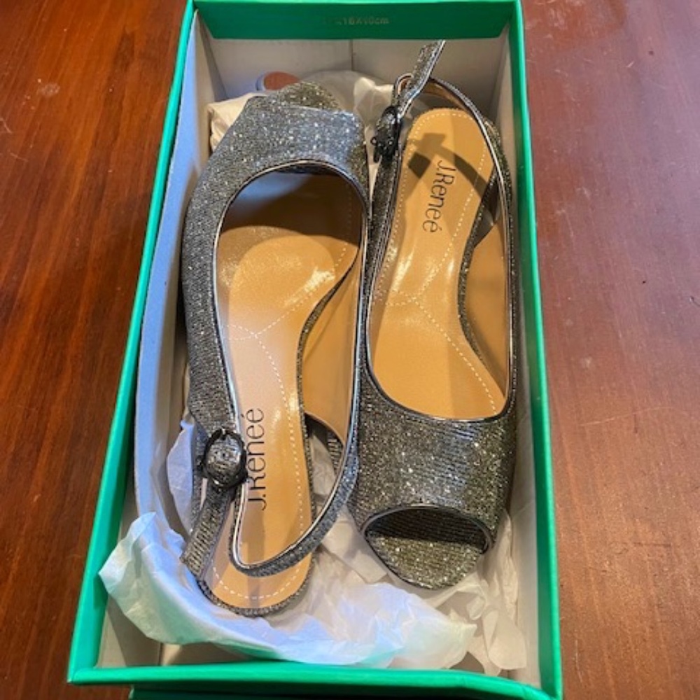 J.Renee classy pumps with some glitter   Size 8.5